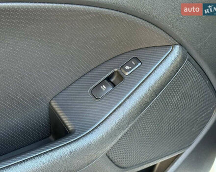 Білий Кіа Оптіма, об'ємом двигуна 2 л та пробігом 222 тис. км за 9440 $, фото 4 на Automoto.ua