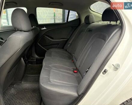 Белый Киа Оптима, объемом двигателя 2.36 л и пробегом 168 тыс. км за 9500 $, фото 13 на Automoto.ua