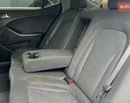 Білий Кіа Оптіма, об'ємом двигуна 2.36 л та пробігом 270 тис. км за 10000 $, фото 20 на Automoto.ua