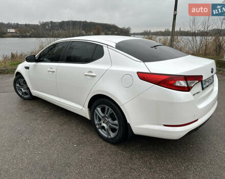 Білий Кіа Оптіма, об'ємом двигуна 2 л та пробігом 254 тис. км за 9999 $, фото 4 на Automoto.ua