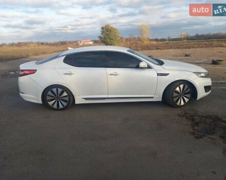 Белый Киа Оптима, объемом двигателя 2.36 л и пробегом 180 тыс. км за 8800 $, фото 2 на Automoto.ua