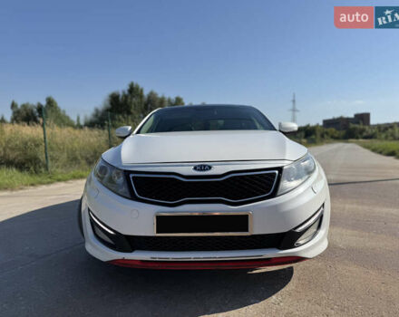 Киа Оптима 2012 в Коростене на Automoto.ua Белый Киа Оптима, объемом двигателя 2.4 л и пробегом 300 тыс. км за 8499 $, фото 1 на Automoto.ua