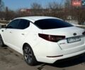 Білий Кіа Оптіма, об'ємом двигуна 2 л та пробігом 210 тис. км за 9400 $, фото 5 на Automoto.ua