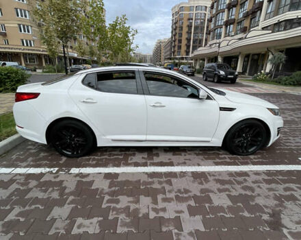 Белый Киа Оптима, объемом двигателя 2 л и пробегом 180 тыс. км за 7900 $, фото 5 на Automoto.ua