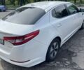 Белый Киа Оптима, объемом двигателя 2 л и пробегом 227 тыс. км за 10000 $, фото 4 на Automoto.ua