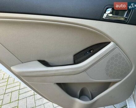 Белый Киа Оптима, объемом двигателя 2.4 л и пробегом 220 тыс. км за 9490 $, фото 12 на Automoto.ua