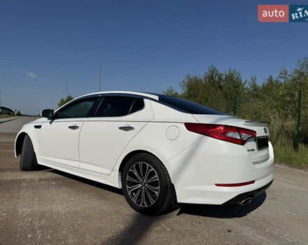 Киа Оптима 2012 в Коростене на Automoto.ua Белый Киа Оптима, объемом двигателя 2.4 л и пробегом 300 тыс. км за 8499 $, фото 4 на Automoto.ua