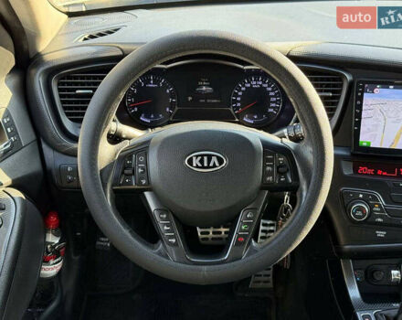 Білий Кіа Оптіма, об'ємом двигуна 2 л та пробігом 222 тис. км за 9440 $, фото 11 на Automoto.ua