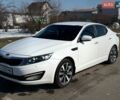 Білий Кіа Оптіма, об'ємом двигуна 2 л та пробігом 210 тис. км за 9400 $, фото 1 на Automoto.ua