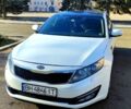 Білий Кіа Оптіма, об'ємом двигуна 2 л та пробігом 180 тис. км за 9500 $, фото 3 на Automoto.ua