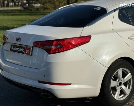 Белый Киа Оптима, объемом двигателя 2 л и пробегом 222 тыс. км за 9440 $, фото 13 на Automoto.ua