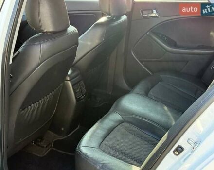 Білий Кіа Оптіма, об'ємом двигуна 2 л та пробігом 222 тис. км за 9440 $, фото 7 на Automoto.ua