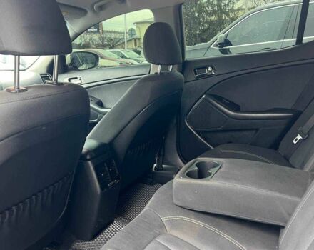 Білий Кіа Оптіма, об'ємом двигуна 2.4 л та пробігом 270 тис. км за 10000 $, фото 19 на Automoto.ua