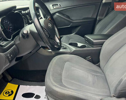 Білий Кіа Оптіма, об'ємом двигуна 2.36 л та пробігом 270 тис. км за 10000 $, фото 8 на Automoto.ua