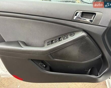 Белый Киа Оптима, объемом двигателя 2.36 л и пробегом 168 тыс. км за 9500 $, фото 14 на Automoto.ua