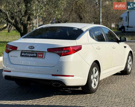 Білий Кіа Оптіма, об'ємом двигуна 2 л та пробігом 222 тис. км за 9440 $, фото 12 на Automoto.ua