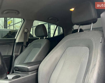 Білий Кіа Оптіма, об'ємом двигуна 2.36 л та пробігом 270 тис. км за 10000 $, фото 9 на Automoto.ua