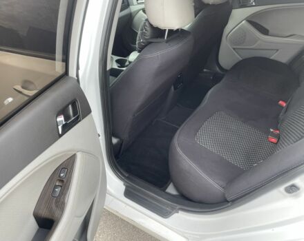 Білий Кіа Оптіма, об'ємом двигуна 2.4 л та пробігом 300 тис. км за 10500 $, фото 5 на Automoto.ua