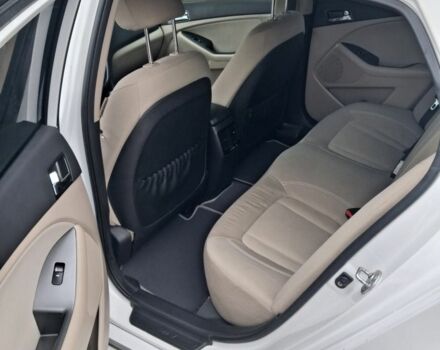 Білий Кіа Оптіма, об'ємом двигуна 2.4 л та пробігом 185 тис. км за 8300 $, фото 7 на Automoto.ua