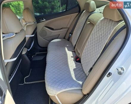 Белый Киа Оптима, объемом двигателя 2.36 л и пробегом 225 тыс. км за 9600 $, фото 11 на Automoto.ua