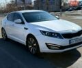 Білий Кіа Оптіма, об'ємом двигуна 2 л та пробігом 210 тис. км за 9400 $, фото 1 на Automoto.ua