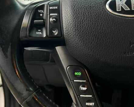 Білий Кіа Оптіма, об'ємом двигуна 2.4 л та пробігом 270 тис. км за 10000 $, фото 12 на Automoto.ua