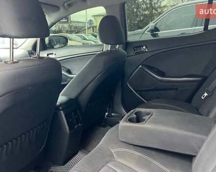 Білий Кіа Оптіма, об'ємом двигуна 2.36 л та пробігом 270 тис. км за 10000 $, фото 19 на Automoto.ua