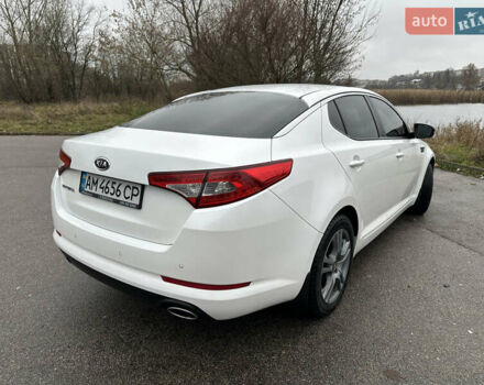 Білий Кіа Оптіма, об'ємом двигуна 2 л та пробігом 254 тис. км за 9999 $, фото 3 на Automoto.ua