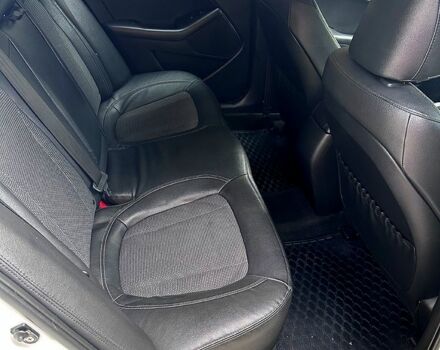 Білий Кіа Оптіма, об'ємом двигуна 2 л та пробігом 99 тис. км за 4800 $, фото 6 на Automoto.ua