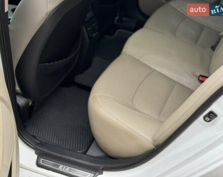 Білий Кіа Оптіма, об'ємом двигуна 2.4 л та пробігом 256 тис. км за 9100 $, фото 19 на Automoto.ua
