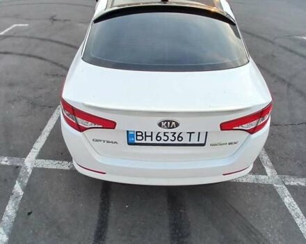 Киа Оптима 2013 в Одессе на Automoto.ua Белый Киа Оптима, объемом двигателя 2.36 л и пробегом 244 тыс. км за 10300 $, фото 2 на Automoto.ua