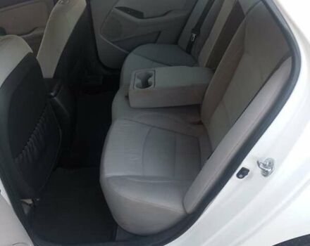 Білий Кіа Оптіма, об'ємом двигуна 2.36 л та пробігом 118 тис. км за 9300 $, фото 4 на Automoto.ua