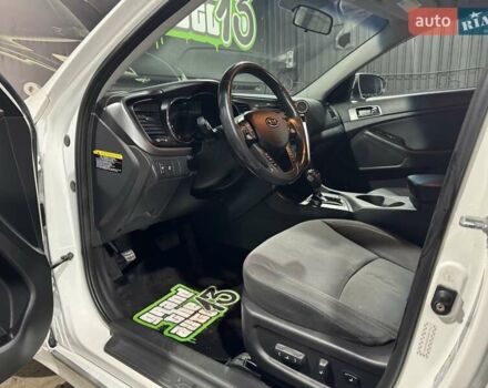 Білий Кіа Оптіма, об'ємом двигуна 2.36 л та пробігом 166 тис. км за 8999 $, фото 17 на Automoto.ua