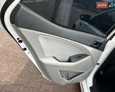 Білий Кіа Оптіма, об'ємом двигуна 2.4 л та пробігом 190 тис. км за 9300 $, фото 29 на Automoto.ua