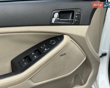 Білий Кіа Оптіма, об'ємом двигуна 2.4 л та пробігом 256 тис. км за 9100 $, фото 25 на Automoto.ua