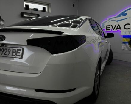 Белый Киа Оптима, объемом двигателя 2 л и пробегом 260 тыс. км за 8500 $, фото 3 на Automoto.ua