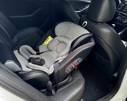 Білий Кіа Оптіма, об'ємом двигуна 2 л та пробігом 99 тис. км за 4800 $, фото 5 на Automoto.ua