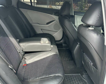 Білий Кіа Оптіма, об'ємом двигуна 2.4 л та пробігом 190 тис. км за 9300 $, фото 28 на Automoto.ua