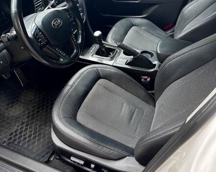 Білий Кіа Оптіма, об'ємом двигуна 2 л та пробігом 99 тис. км за 4800 $, фото 7 на Automoto.ua