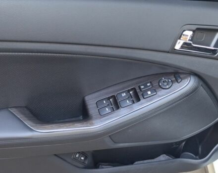 Білий Кіа Оптіма, об'ємом двигуна 2.4 л та пробігом 213 тис. км за 254 $, фото 6 на Automoto.ua