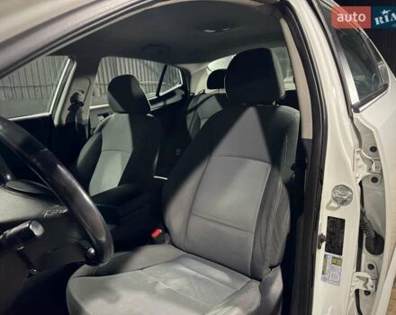 Білий Кіа Оптіма, об'ємом двигуна 2.36 л та пробігом 166 тис. км за 8999 $, фото 18 на Automoto.ua