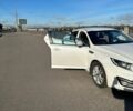 Білий Кіа Оптіма, об'ємом двигуна 2 л та пробігом 245 тис. км за 8900 $, фото 24 на Automoto.ua