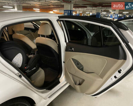 Белый Киа Оптима, объемом двигателя 2.4 л и пробегом 240 тыс. км за 9000 $, фото 16 на Automoto.ua