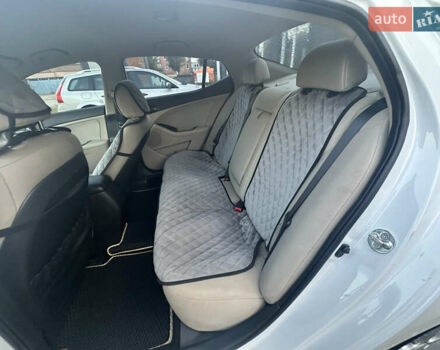 Белый Киа Оптима, объемом двигателя 2.4 л и пробегом 125 тыс. км за 8600 $, фото 22 на Automoto.ua