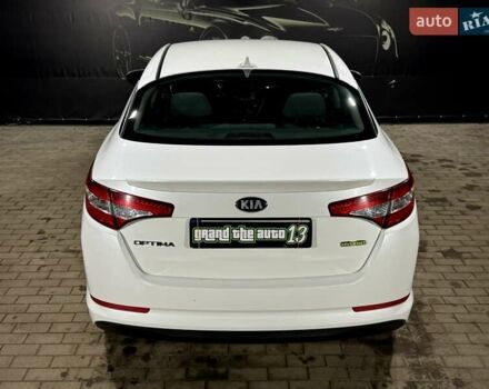 Білий Кіа Оптіма, об'ємом двигуна 2.36 л та пробігом 166 тис. км за 8999 $, фото 15 на Automoto.ua