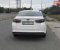 Білий Кіа Оптіма, об'ємом двигуна 2.36 л та пробігом 240 тис. км за 10500 $, фото 5 на Automoto.ua
