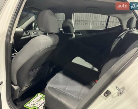 Білий Кіа Оптіма, об'ємом двигуна 2.36 л та пробігом 166 тис. км за 8999 $, фото 23 на Automoto.ua