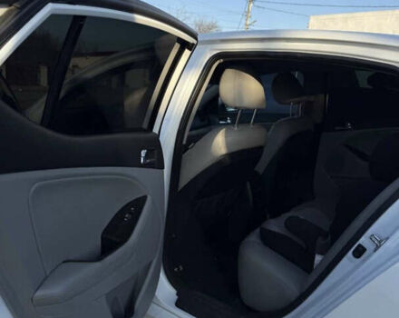 Білий Кіа Оптіма, об'ємом двигуна 2.36 л та пробігом 180 тис. км за 11000 $, фото 6 на Automoto.ua