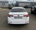 Білий Кіа Оптіма, об'ємом двигуна 2.36 л та пробігом 240 тис. км за 9100 $, фото 5 на Automoto.ua