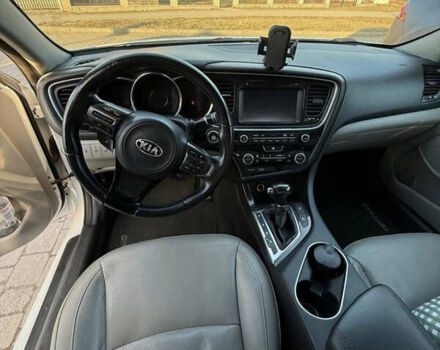 Білий Кіа Оптіма, об'ємом двигуна 2.36 л та пробігом 180 тис. км за 11000 $, фото 5 на Automoto.ua